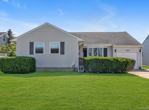 3636 Farmranch Road S, Bethpage, NY 11714