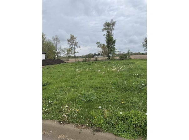 250 Knoll Ridge Dr., Hills, IA 52235