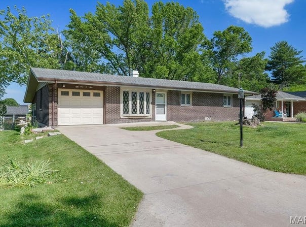 5105 Staten Drive, Godfrey, IL 62035