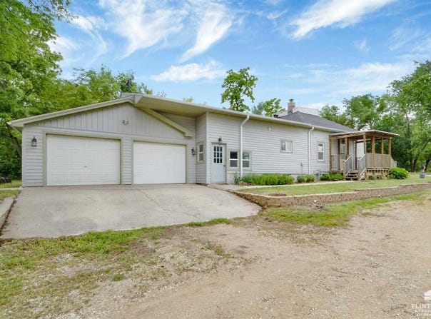 731 1st Street, Clay Center, KS 67432