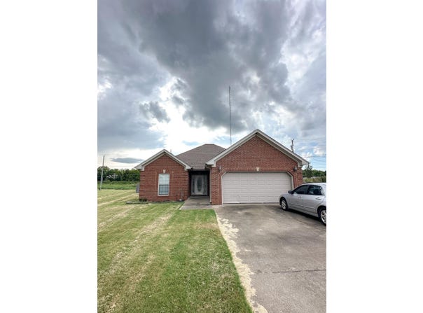308 Meredith Dr, Muscle Shoals, AL 35661