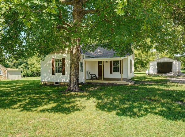 114 N Hobbs Street, Miller, MO 65707