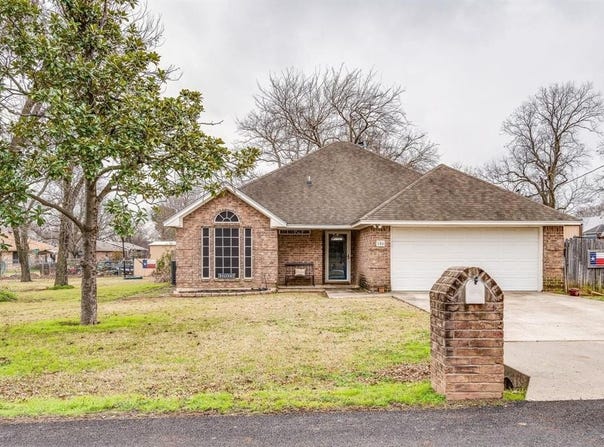 104 E North Street, Aubrey, TX 76227