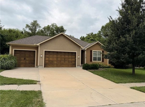 4904 Parkway Drive, Leavenworth, KS 66048