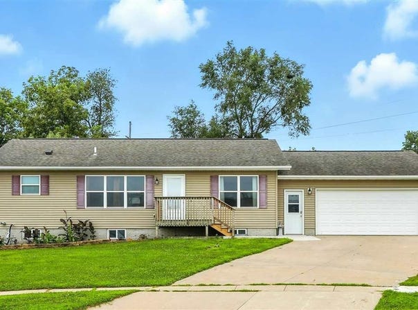 219 Taylor Dr, IA 52755