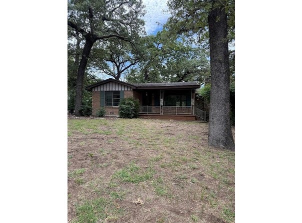 921 Red Bud Drive, Azle, TX 76020