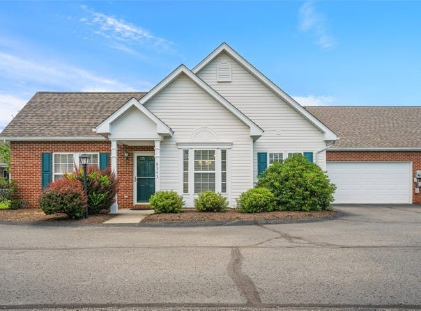 8343 Lost Valley Dr, Adams Twp, PA 16046