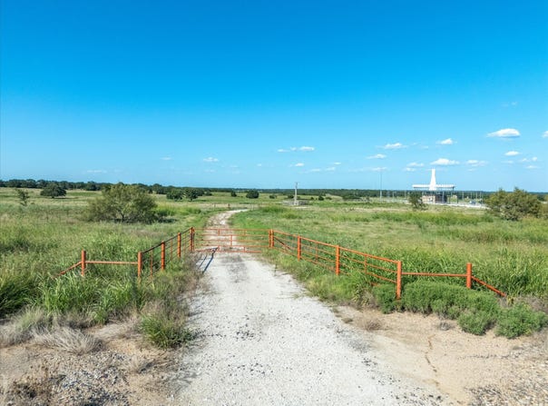 Highway 101, Bowie, TX 76230