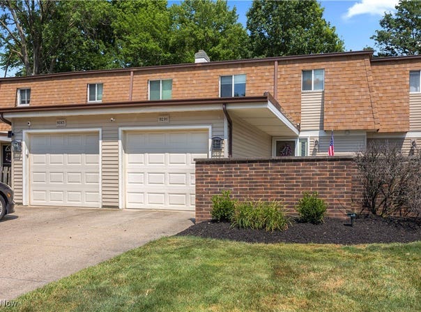 9291 Sussex Drive, Olmsted Falls, OH 44138