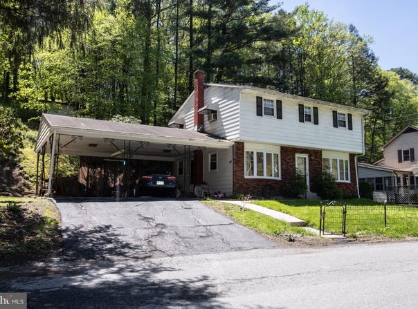 120 LOW ROAD, POTTSVILLE, PA 17901