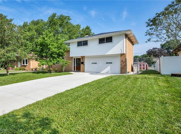 23976 Noreen Drive, North Olmsted, OH 44070