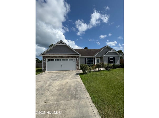 410 Bristol Lane, Hubert, NC 28539