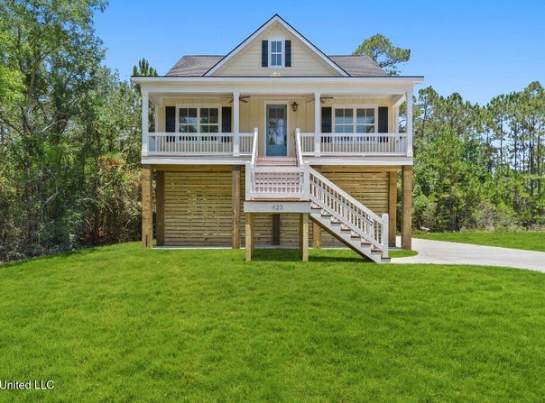 423 Royal Oak Drive, Pass Christian, MS 39571