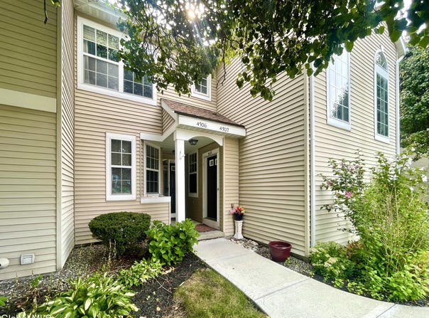 4306 S Foxwood Drive, Clifton Park, NY 12065