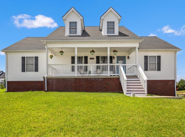 176 Crossing View Dr, Berea, KY 40403