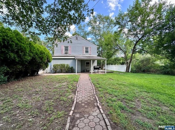 15 Warren Hagstrom Boulevard, Wanaque, NJ 07465