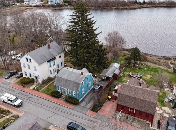 562 Main, Somerset, MA 02726
