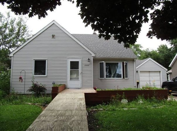 1007  5th Ave, Mountain Lake, MN 56159