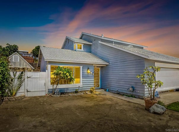 10129 E Glendon Cir, Santee, CA 92071