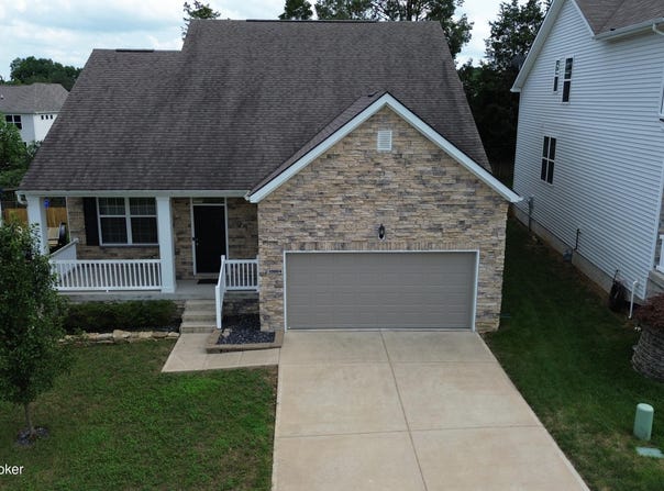 10004 Creek View Estates Dr, Louisville, KY 40291