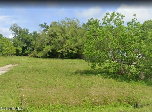 115 Bay Oaks Drive, Bay Saint Louis, MS 39520