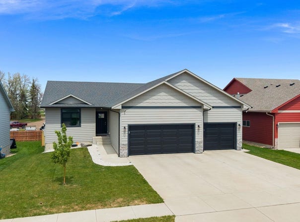 9012 W 23rd St, Sioux Falls, SD 57106-0438
