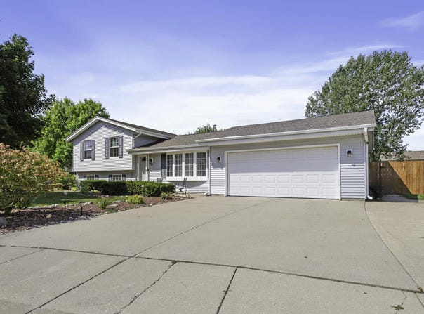 1407 Cleveland Ct, Hartford, WI 53027