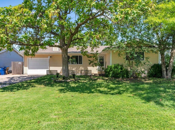5902 W Franklin St, Wichita, KS 67212