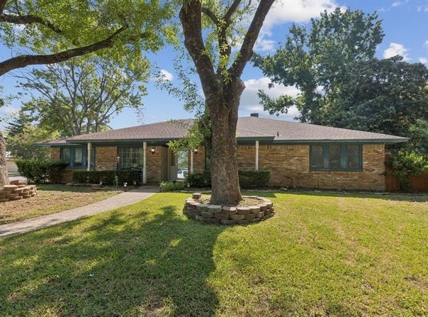 1702 Paisley Drive, Arlington, TX 76015