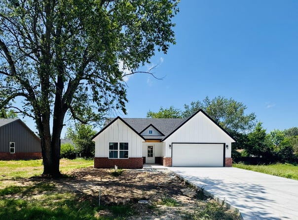 104 Zachary Drive, Grove, OK 74344