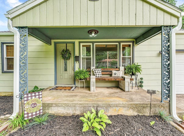 1327 S Lone Pine Avenue, Springfield, MO 65804