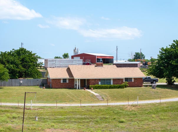 1409 N Iowa Street, Shamrock, TX 79079