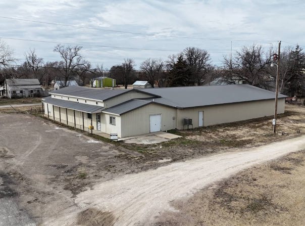 518 3rd St, Alton, KS 67623
