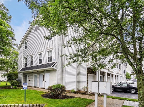 116 Prestwick Way, Edison, NJ 08820