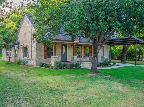 528 Maple Street, Paradise, TX 76073