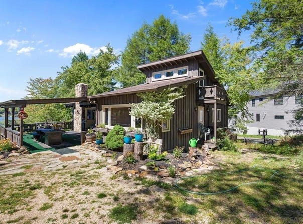 411 Peninsula Drive, Central City, PA 15926