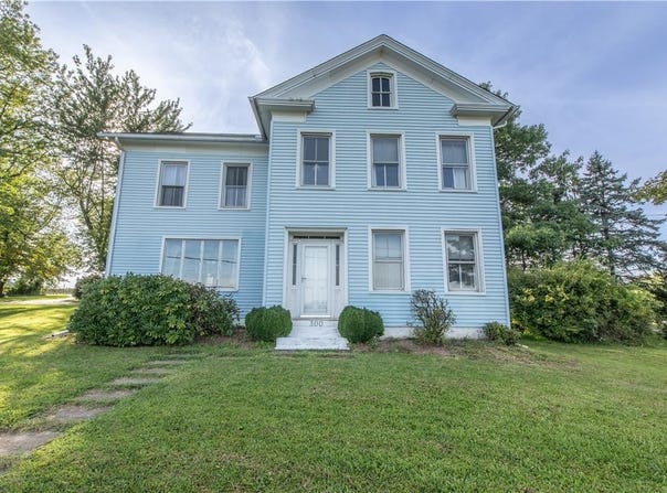 300 S Delaware Drive, Upper Mt Bethel Twp, PA 18343