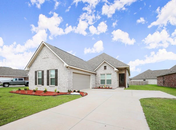 7044 Panama Canal Dr, Gonzales, LA 70737