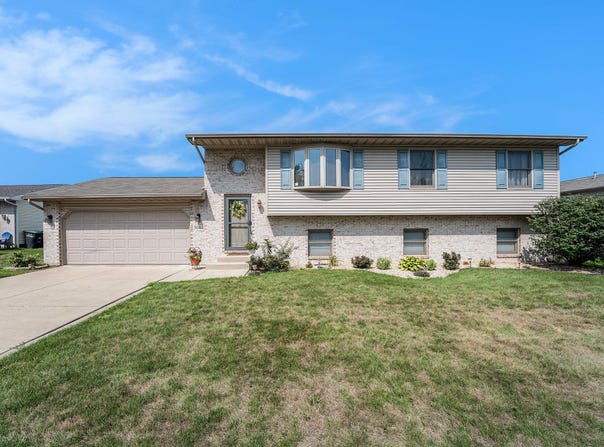 3044 Angelina Street, Portage, IN 46368