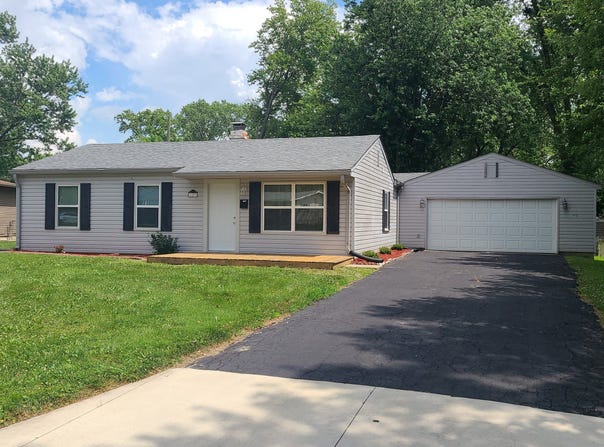 609 E Broadway Drive, Greenwood, IN 46143