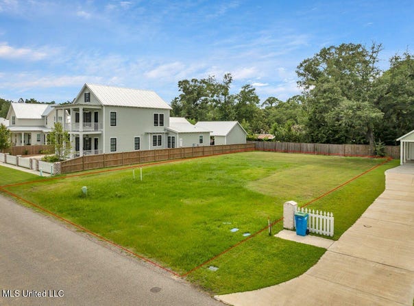 433 Bills Avenue, Ocean Springs, MS 39564