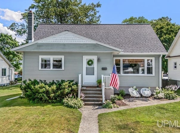 609 DAKOTA AVENUE, GLADSTONE, MI 49837