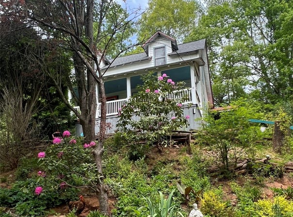 29 Regal Avenue, Sylva, NC 28779