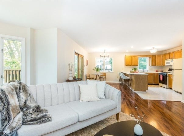 7 Di Donna Ct., Clifton City, NJ 07013-2500
