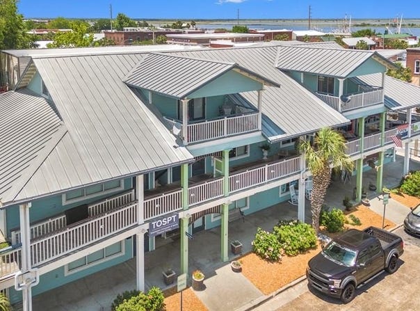 76 Market St, Apalachicola, FL 32320