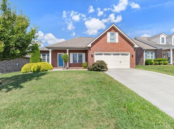 131 N Oaks Dr, Salem, VA 24153