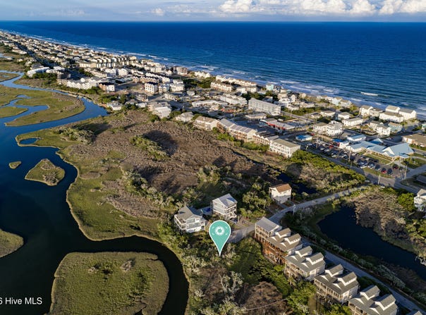 W Wilmington Avenue, Surf City, NC 28445