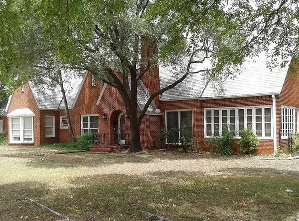 700 S Jackson Street, McGregor, TX 76657