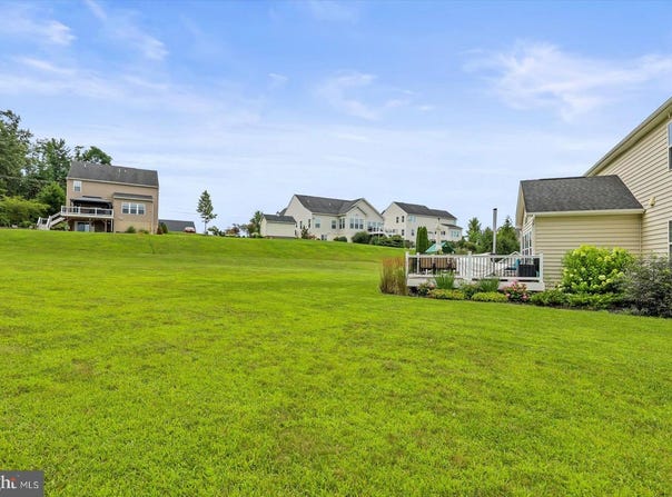 32 KAITLYN DRIVE, HANOVER, PA 17331