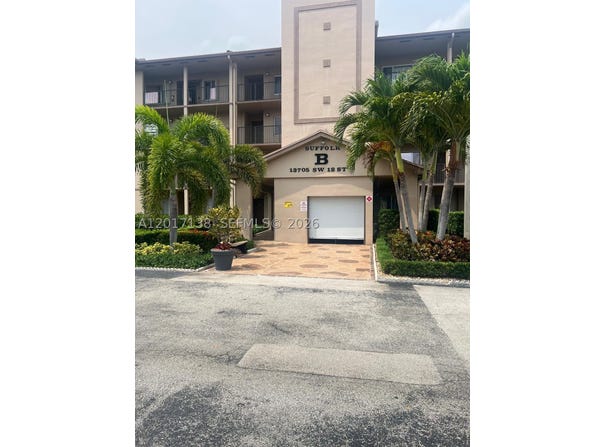 13705 SW 12th St, Pembroke Pines, FL 33027